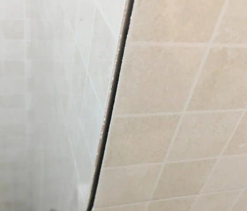 日照瓷砖空鼓维修公司分享阳台瓷砖脱落的修复过程可以分为以下几个步骤